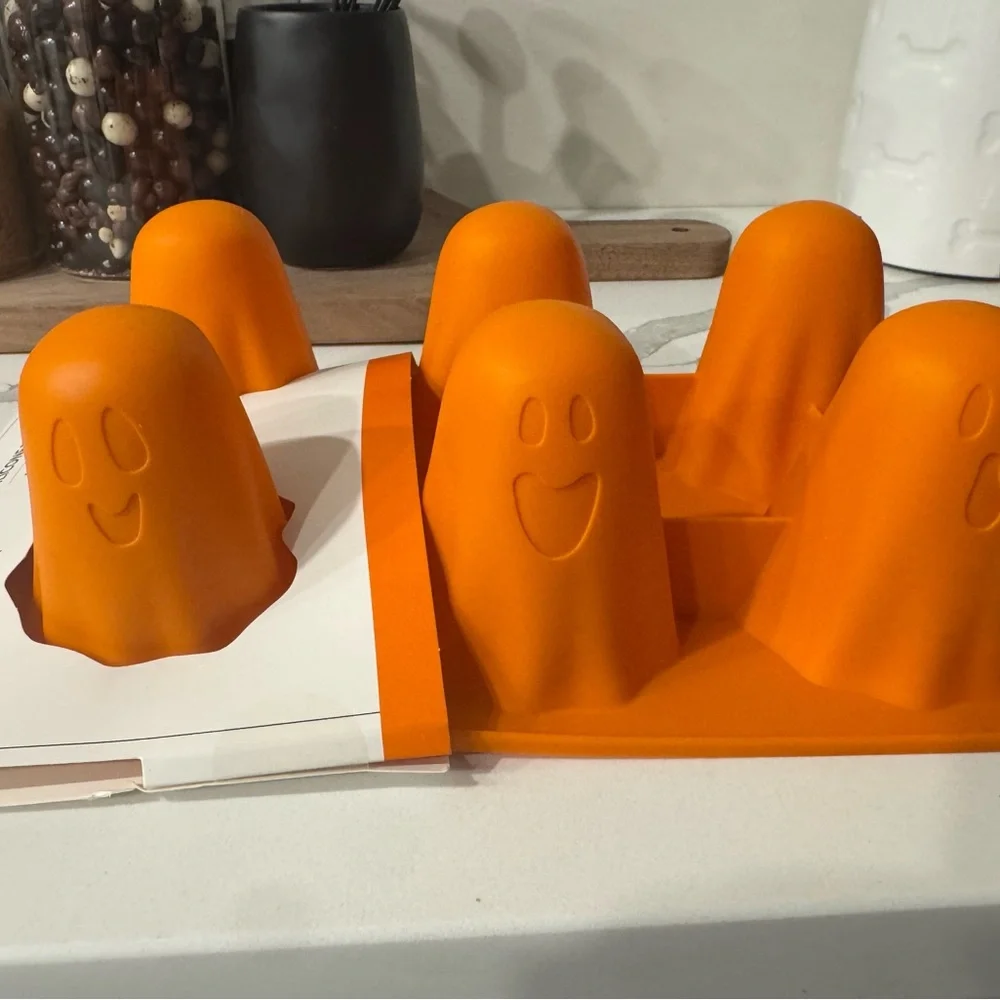 Orange Ghost Silicone Mold - Picture 2 of 5